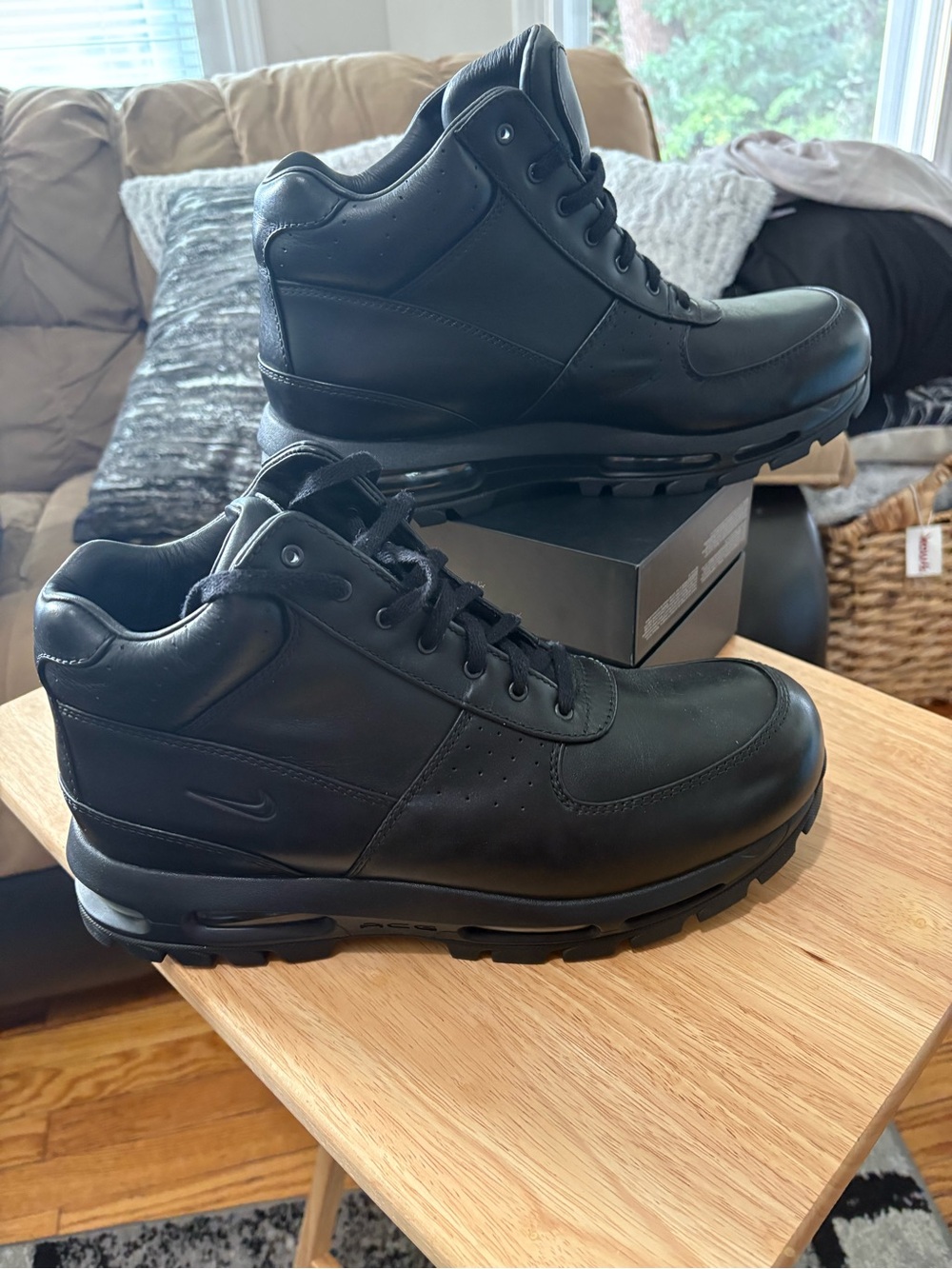 Nike Men’s Black Leather Mid-Top Boots